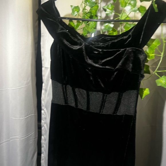 Black velvet formal long dress mermaid silhouette - Picture 4 of 6